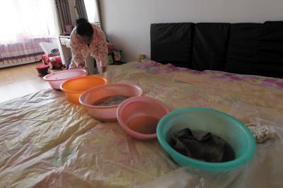 璧山楼上漏水，住户失联，小区没物管，业主维权难！律师来支招……